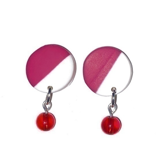 BUY 2 GET 1 ⭐️ Pink and white clay stud earrings - Picture 1 of 2